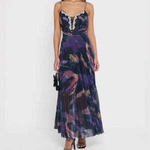 NWT Ella by Namshi REVOLVE limited edition maxi embellished pleated dress M